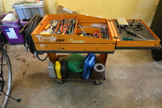 Værktøjsvogn med div. Værktøj m.m.