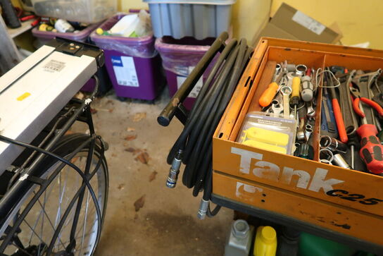 Værktøjsvogn med div. Værktøj m.m.