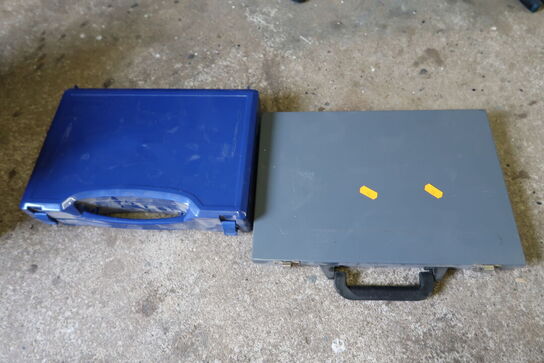 Kasse med div. Bor samt kopborsæt