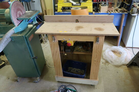 Overfræser med bord