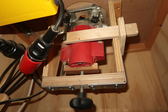 Overfræser med bord