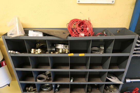 Sortimentsreol med div. Reservedele