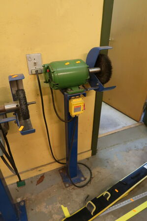 Bænksliber på stand