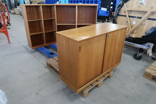 Skænk samt 2 stk. reoler