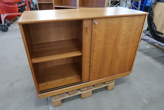 Skænk samt 2 stk. reoler