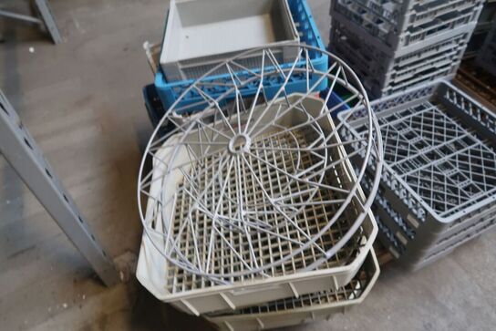 Div. bakker til opvaskemaskine på palle