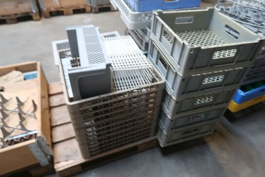 Div. bakker til opvaskemaskine på palle