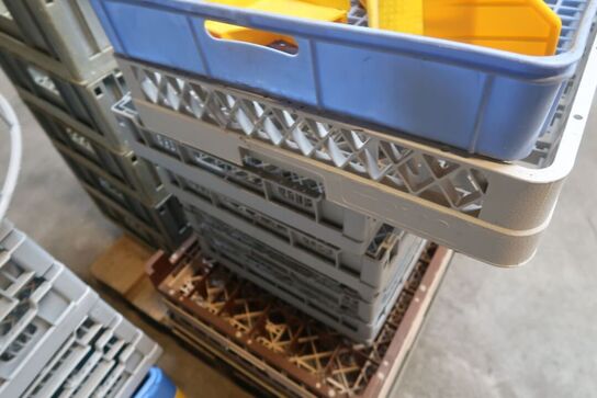 Div. bakker til opvaskemaskine på palle