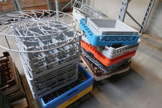 Div. bakker til opvaskemaskine på palle