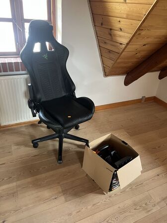 Gamerstol RAZER & THRUSTMASTER Ferrari rat/pedelsæt (XBOX/PC)