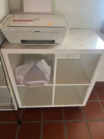 Reolmøbel, rumdeler & printer