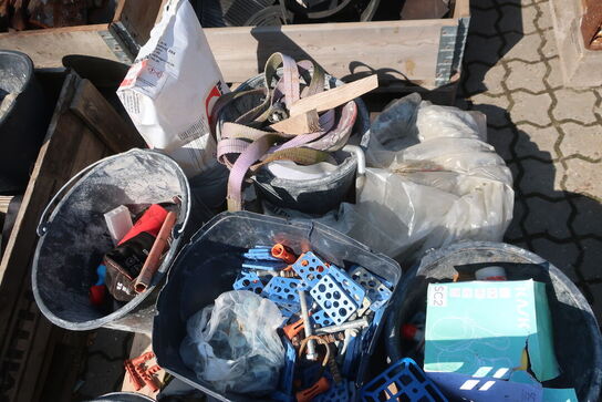 Palle med div. Værktøj og varelager