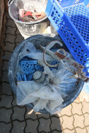 Palle med div. Værktøj og varelager