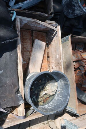 Palle med div. Værktøj og varelager