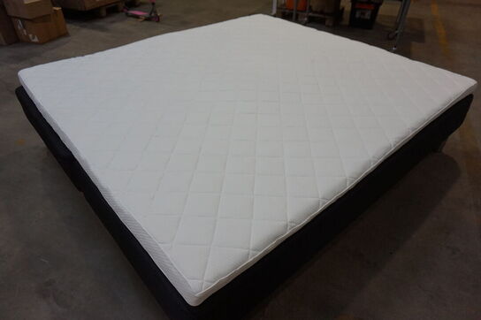 Huma Premium boxmadras seng med 70 mm. topmadras og stålben 180x200 cm 