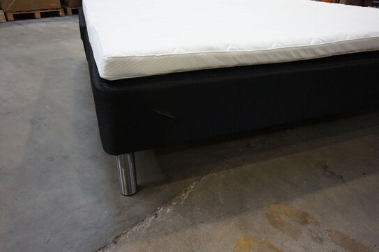 Huma Premium boxmadras seng med 70 mm. topmadras og stålben 180x200 cm 