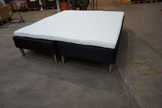 Huma Premium boxmadras seng med 70 mm. topmadras og stålben 180x200 cm 