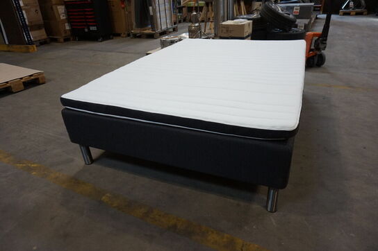 Huma Prestige boxmadrasseng 140x200 cm med 5 cm latextop og stålben