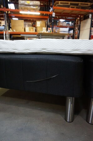 Huma Premium boxmadras seng med 70 mm. topmadras og stålben 180x200 cm 