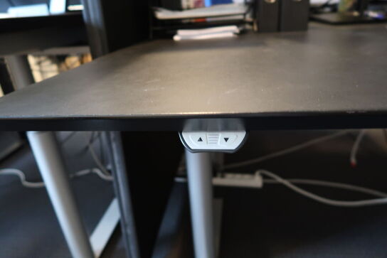 El. hæve/sænke skrivebord uden indhold samt skuffemodul