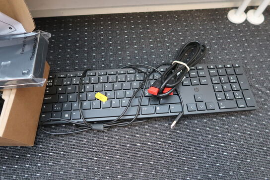 Computerskærm SAMSUNG S24E450 samt dockingstation LENOVO