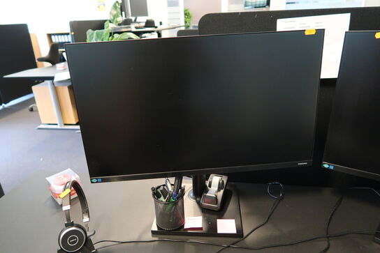 2 stk. computerskærme SAMSUNG F27T450FQR med tastatur og rollermouse
