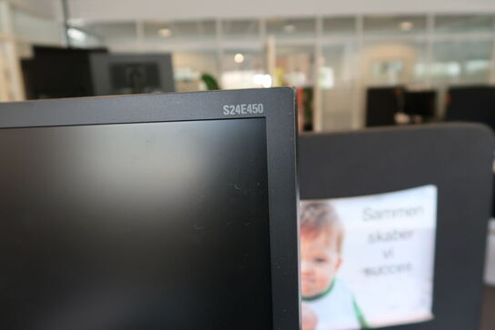 2 stk. computerskærme SAMSUNG S24C450/S24E450, tastatur og mus