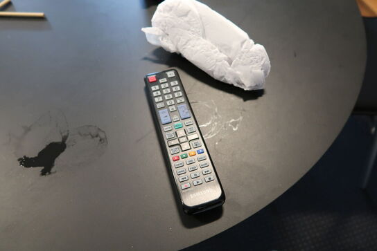 Fjernsyn SAMSUNG UE46D5005 med fjernbetjening