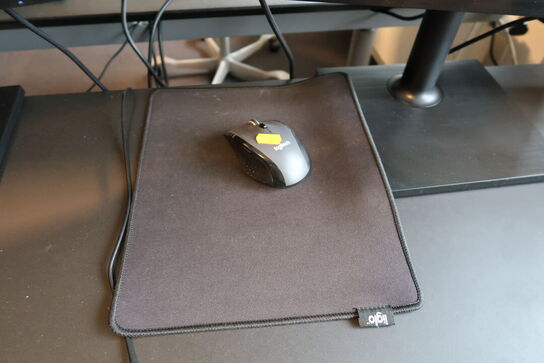 2 stk. computerskærme SAMSUNG F27T450FQR, tastatur og mus