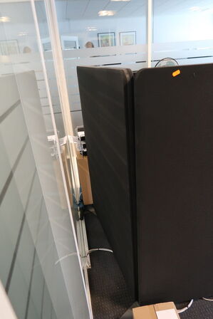 2 stk. afskærmningsvægge