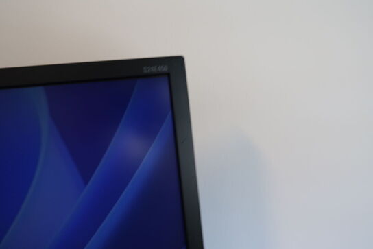 Computerskærm SAMSUNG S24E450 samt tastatur