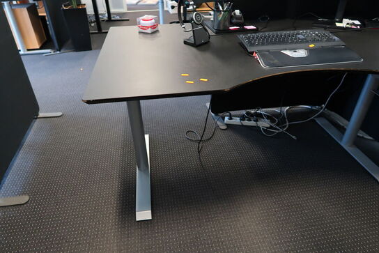 El. hæve/sænke skrivebord uden indhold samt skuffemodul