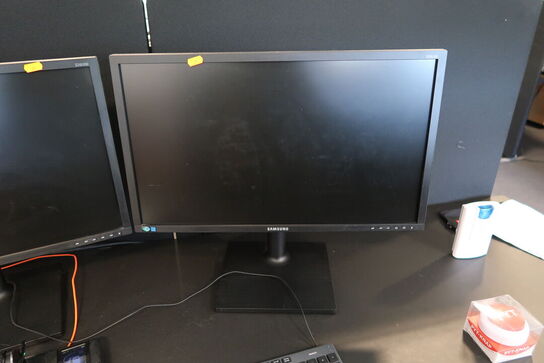 2 stk. computerskærme SAMSUNG S24E450, tastatur og mus