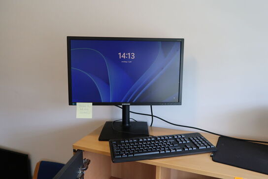 Computerskærm SAMSUNG S24E450 samt tastatur