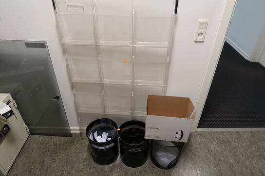 Brochureholder samt skraldespande