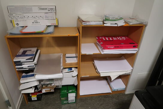 2 stk. reoler med indhold