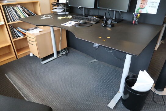 El. hæve/sænke skrivebord uden indhold med skuffemodul