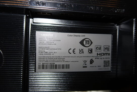 2 stk. computerskærme SAMSUNG F24T452FQR med tastatur og mus