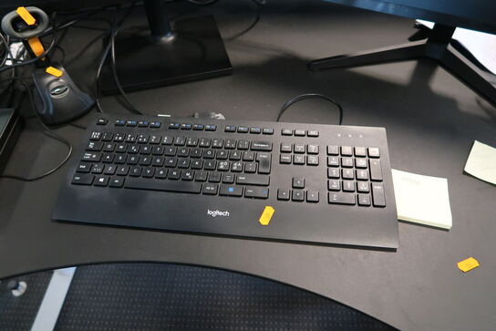 2 stk. computerskærme SAMSUNG F24T374FWR med tastatur