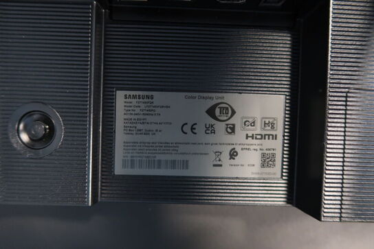 2 stk. computerskærme SAMSUNG F27T450FQR med tastatur og rollermouse