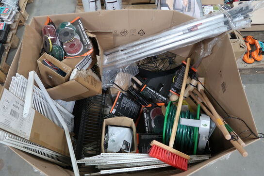 Palle med diverse handelsvarer 
