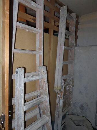 Tøm rummet for værktøj, stiger og materialer