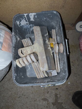 Tøm rummet for værktøj, stiger og materialer