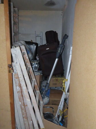 Tøm rummet for værktøj, stiger og materialer