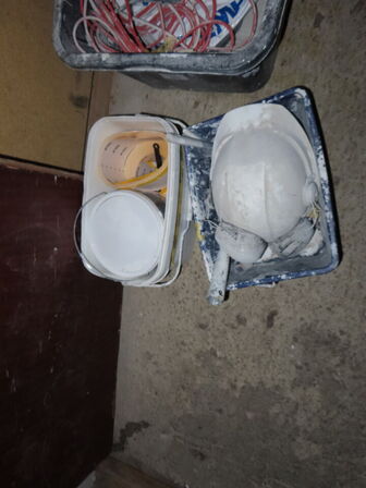 Tøm rummet for værktøj, stiger og materialer