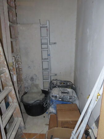 Tøm rummet for værktøj, stiger og materialer