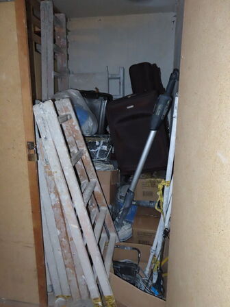 Tøm rummet for værktøj, stiger og materialer