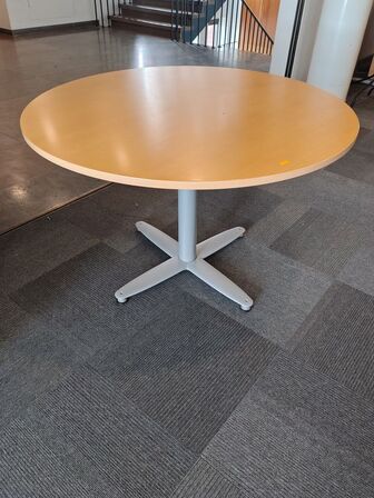 Rundt bord  Ø 110 cm.