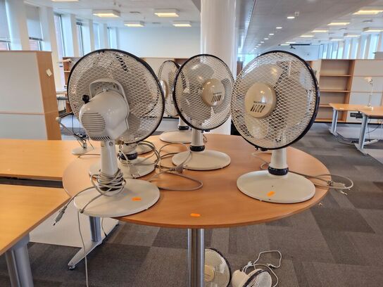 Højt cafébord samt ventilatorer 