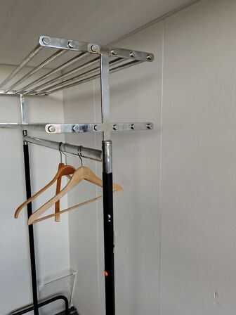 Arkitekttegnet tøjstativ